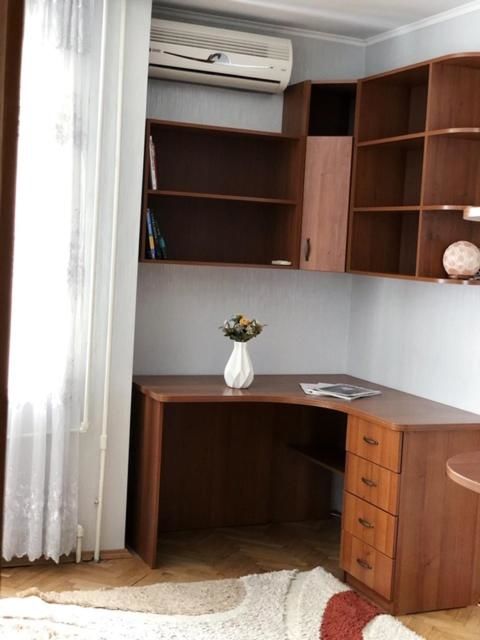Апартаменты Уютная комната в 2-ух комнатной квартире м.Олимпийская Киев