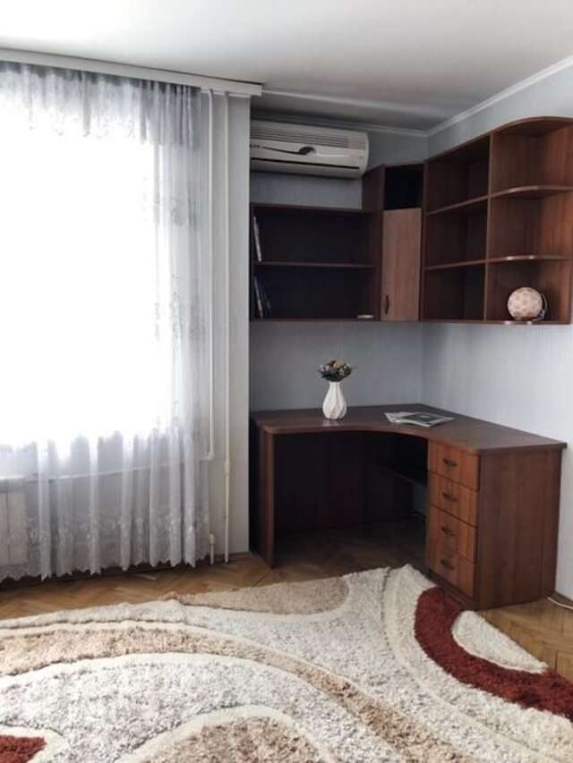 Апартаменты Уютная комната в 2-ух комнатной квартире м.Олимпийская Киев-3
